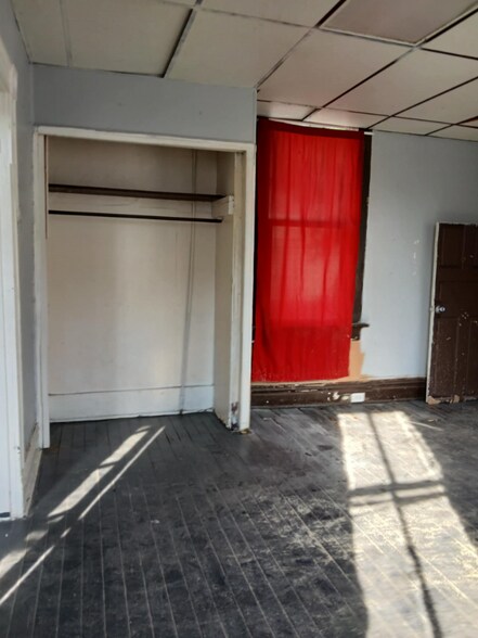 Building Photo - 5445 Robin Ave