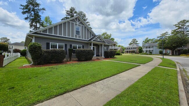Building Photo - 3120 Mayflower Ln