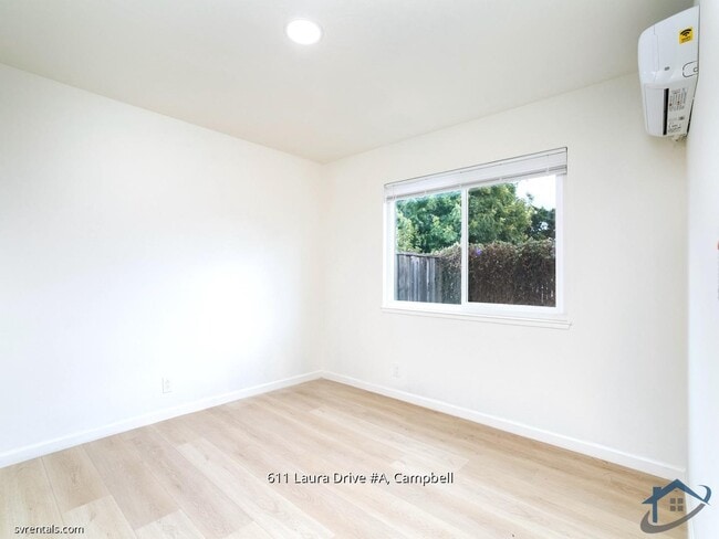 Building Photo - 611 Laura Dr