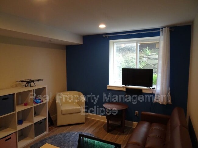 Building Photo - 4013 34th Ave S
