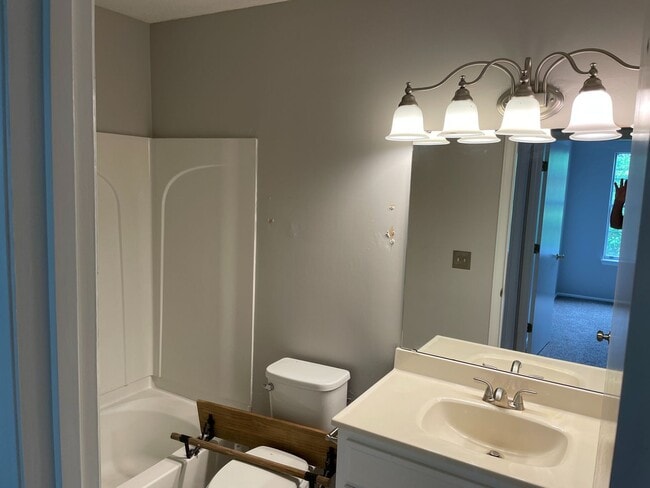 Building Photo - Close to Lexington Medical Center, University of South Carolina, I-26 and I-20