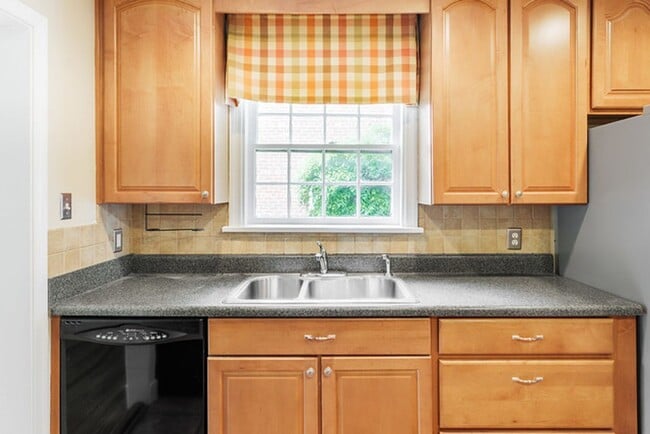 Building Photo - Great Home in the Near West End for Rent