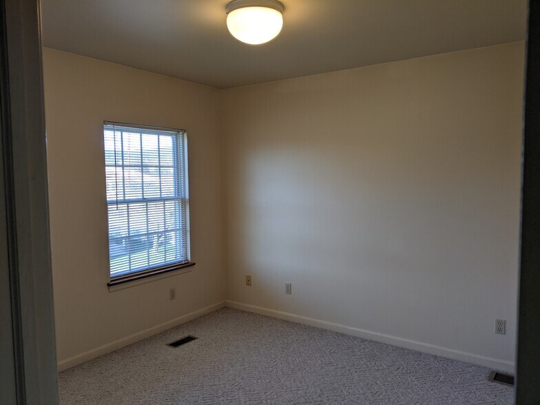 Building Photo - 1198 Bloom Rd