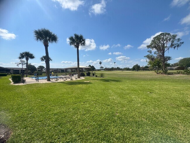 Building Photo - 3607 Edgewater Dr