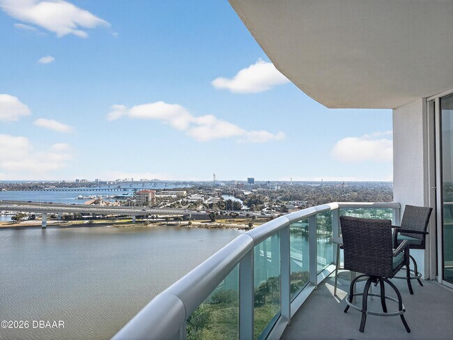 Building Photo - 231 Riverside Dr