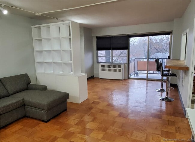 Building Photo - 80 Cartright St