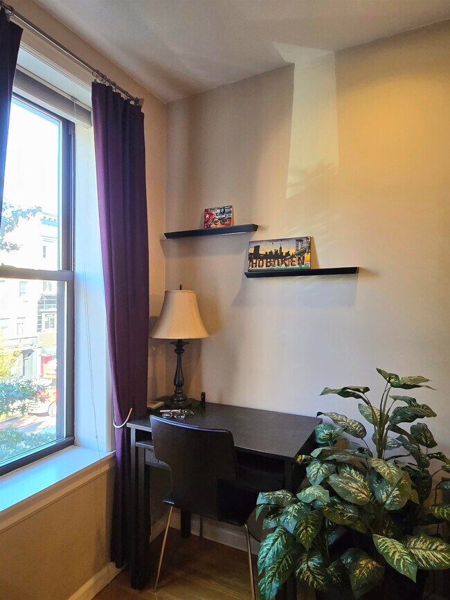 Building Photo - 123 Washington St