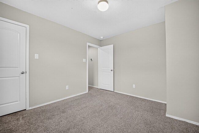 Building Photo - 2330 Georgina Falls Dr