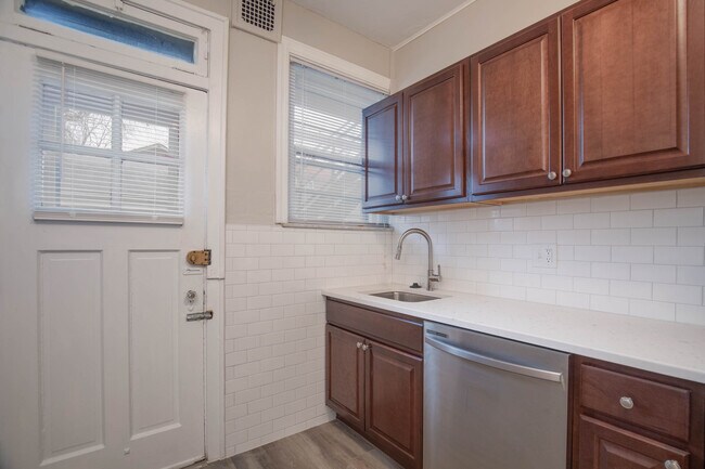 Building Photo - 7234 Amherst Ave