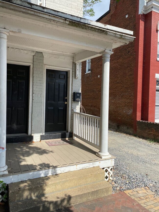 Building Photo - 14 S Plum St