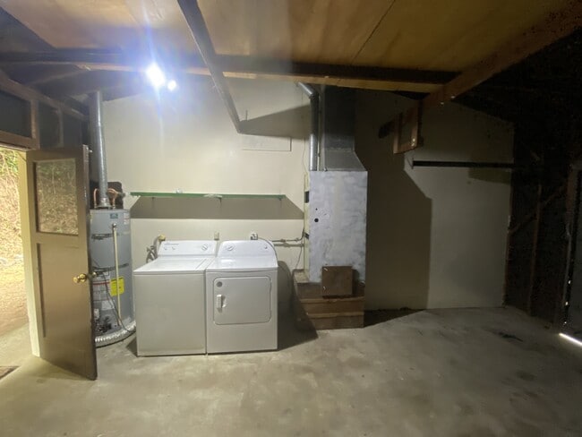 Building Photo - 588 Beverly Dr
