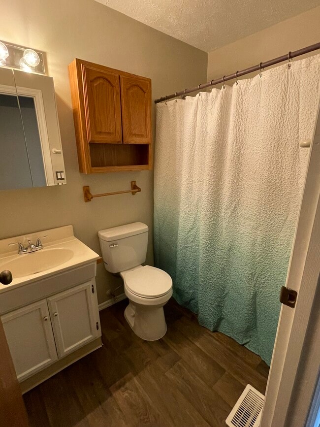Building Photo - 3105 Charlotte Mill Dr
