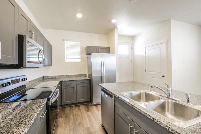 Building Photo - 13423 Oneida Ln