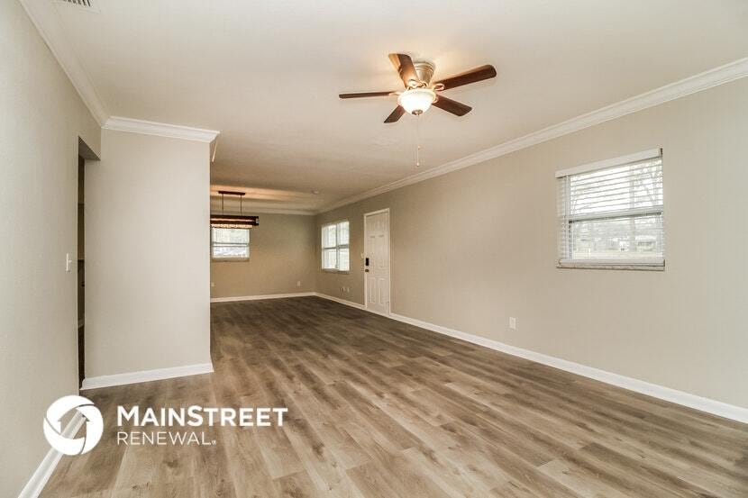 Building Photo - 701 Palm Springs Dr