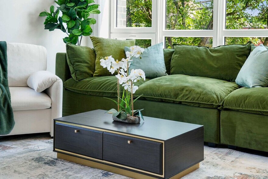 Building Photo - 2344 W Polk St