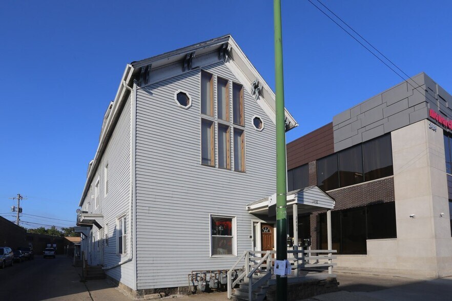 Primary Photo - 2458 N Clybourn Ave