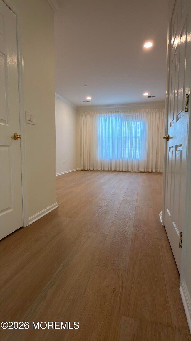 Building Photo - 674 St Andrews Pl