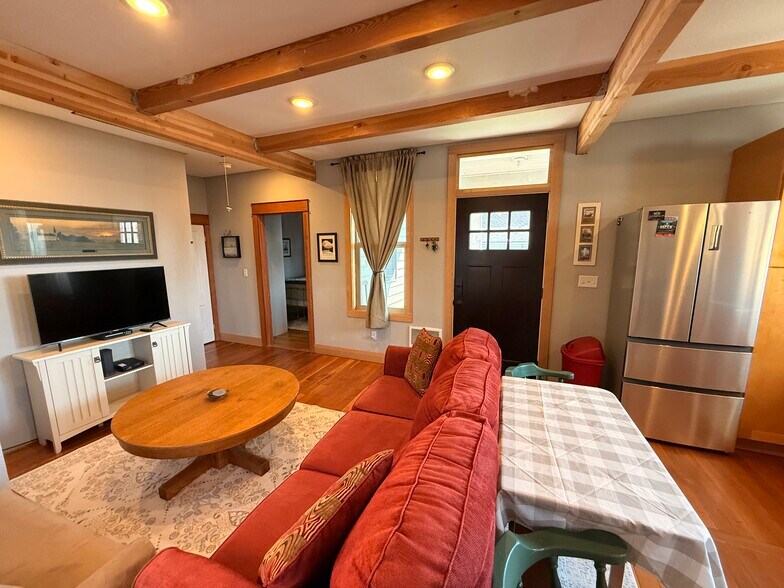 Roku TV and WIFI - 215-1/2 N Emmett