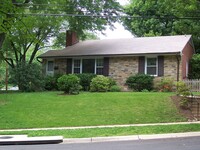 Building Photo - Renovated Rambler Close to Walter Reed, NI...