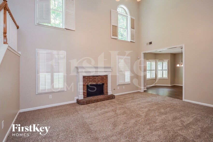 Building Photo - 1425 Hollow Springs Ct