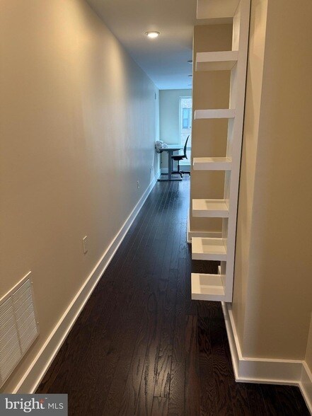 Building Photo - 1651 E Eyre St