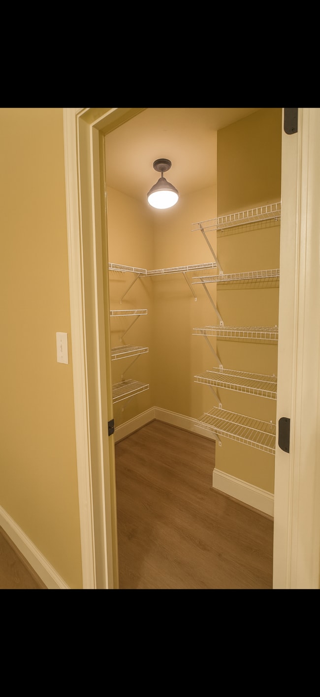 Building Photo - 6904