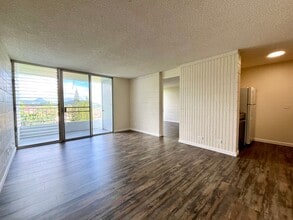 Building Photo - Haiku Hale: 2 Bed, 1 Bath Condo w/ 1 Parki...