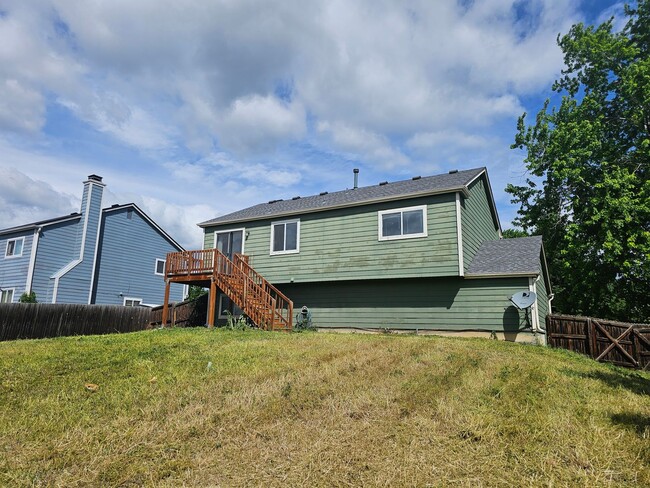 Building Photo - 2 Bedroom Home with Large Yard - Close to Waneka Lake Park