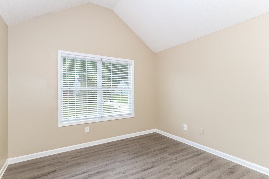 Building Photo - 2045 Ivy Ln