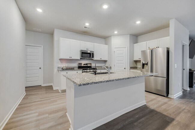 Building Photo - Spacious 4BR Home in Rincon with Fenced Yard & Modern Comforts