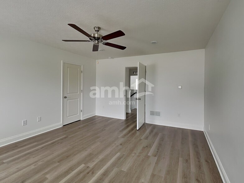 Building Photo - 301 Pne Hl Ct