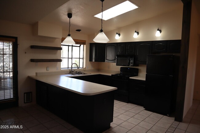 Building Photo - 3330 Ridge Crest St