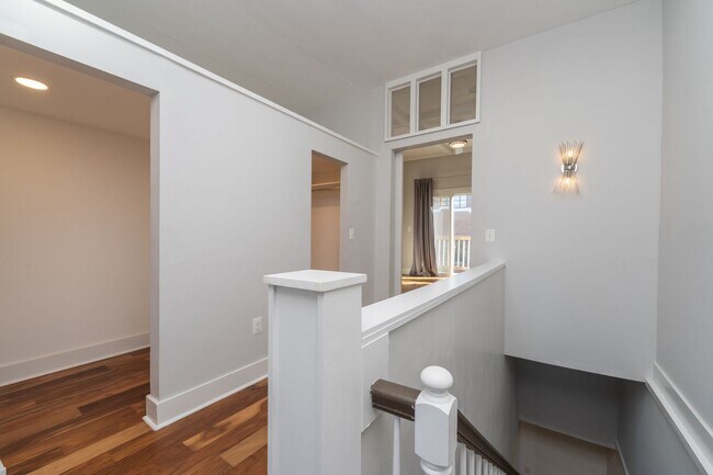 Building Photo - 128 S Ellwood Ave