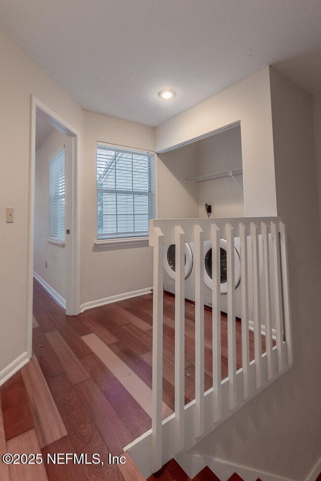 Building Photo - 1518 Spindrift Cir W