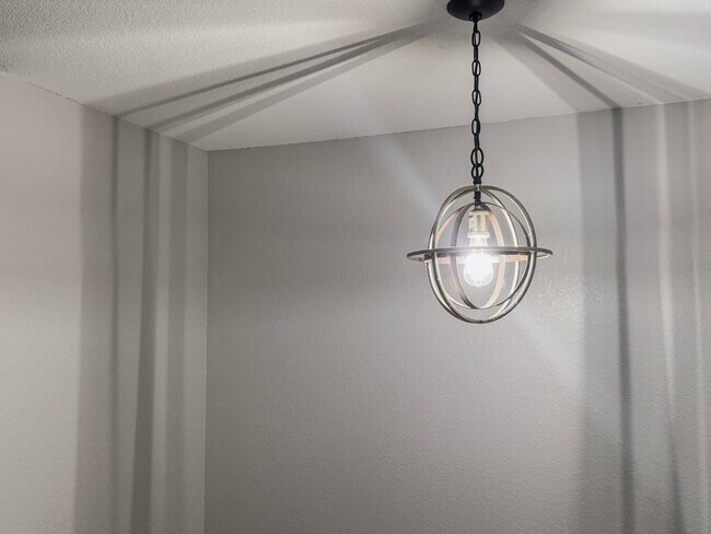 Building Photo - 36 Talladega Loop