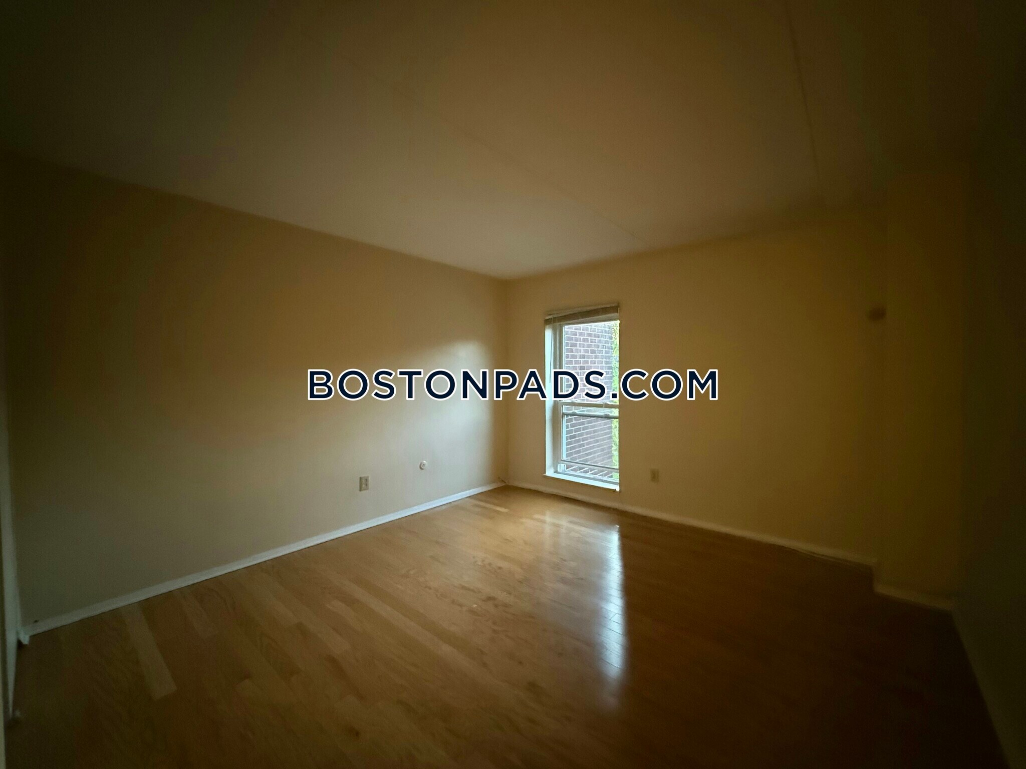 Building Photo - 50 Broadlawn Park