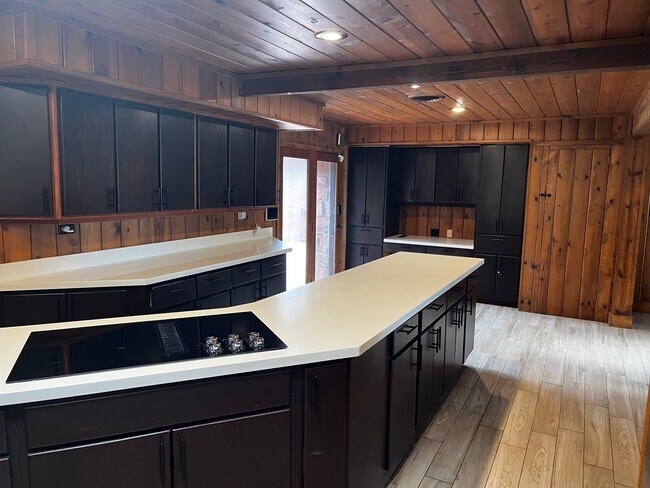 Building Photo - Unfurnished, 1-year long-term rental