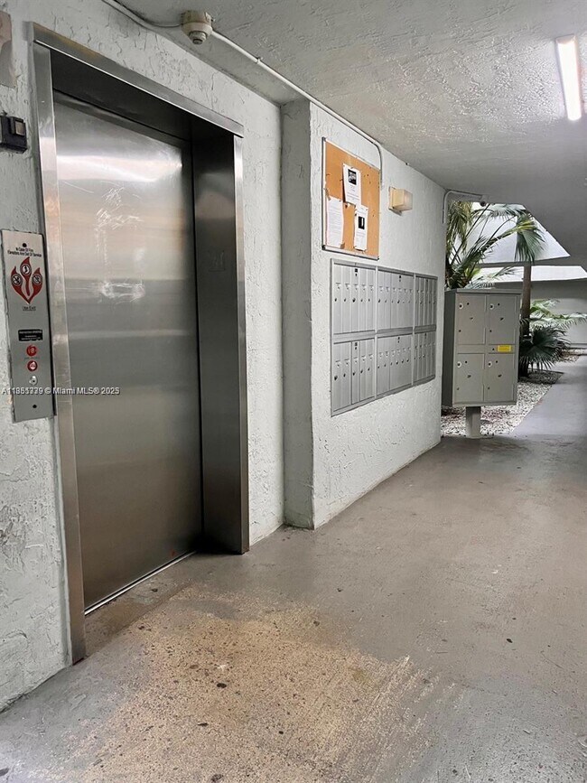 Building Photo - 8335 SW 152nd Ave