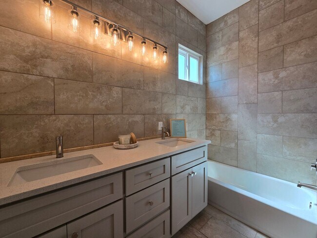 Building Photo - 2822 Camino Mendoza
