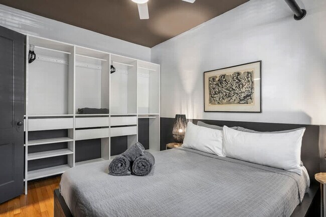 Building Photo - 1423 W Addison St