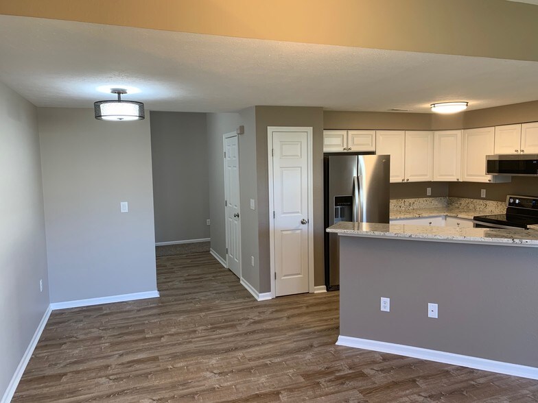 Dinning Area - 1483 Fox Pointe Cir