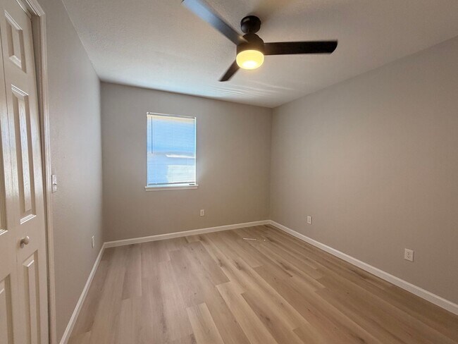 Building Photo - 801 Sequoyah Way