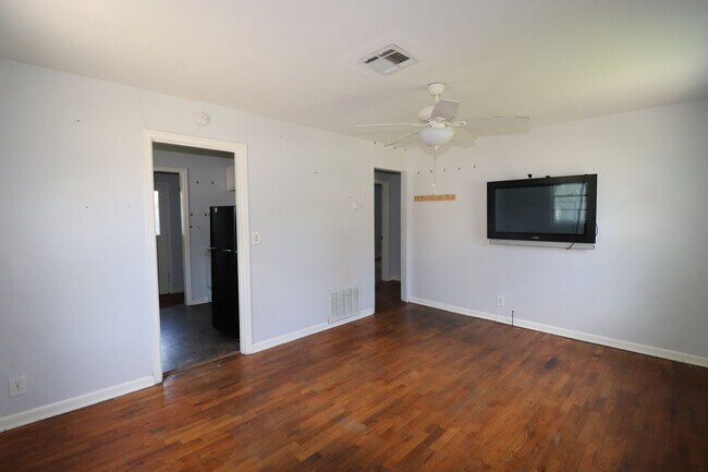 Building Photo - Updated Home for Rent