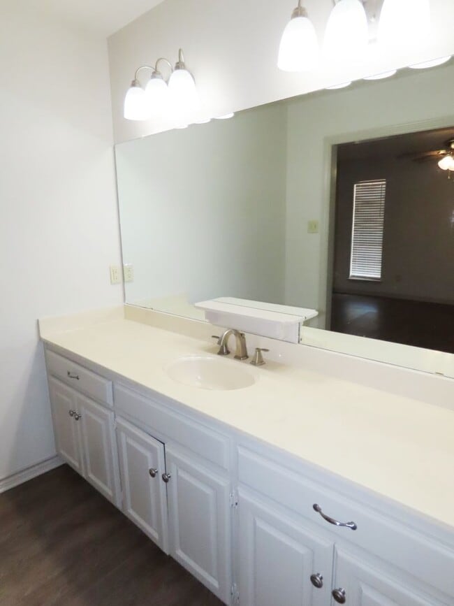 Building Photo - Whitehouse ISD! Beautifully Updated 3 Bedr...