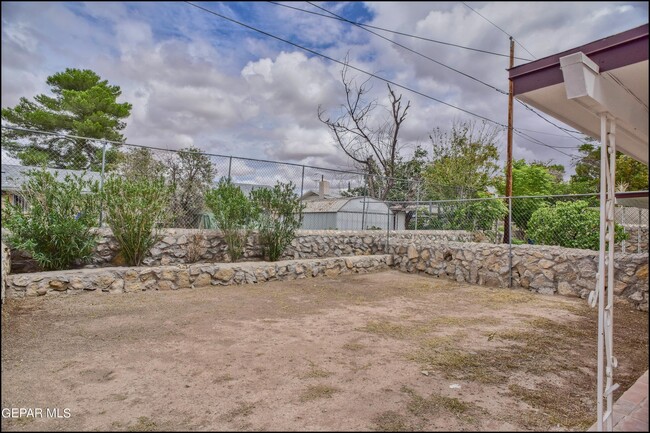 Building Photo - 10415 Ashwood Dr