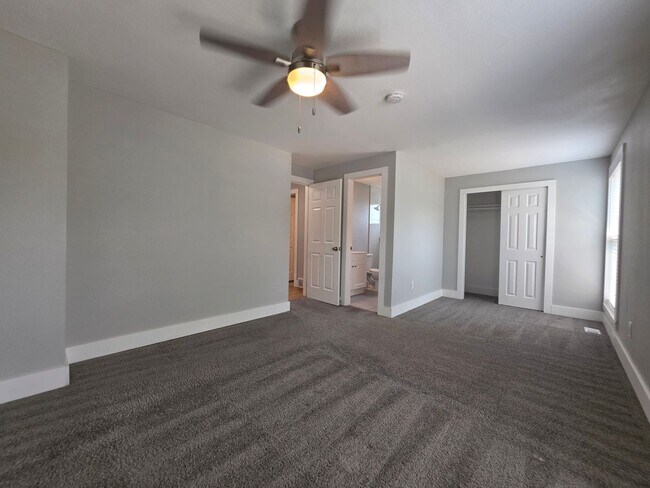 Building Photo - AVAILABLE NOW!! 4-Bedroom, 3-Bathroom Home Nestled in the Cotton Creek Neighborhood!