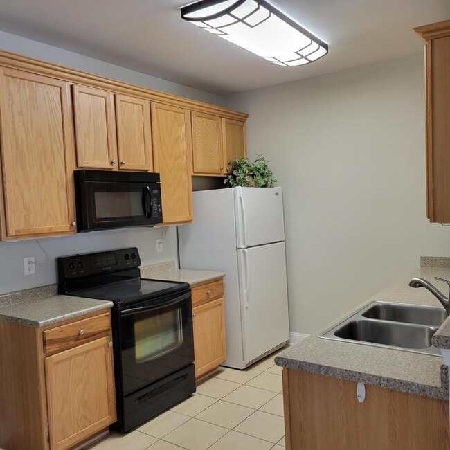 Building Photo - 72 Lakeview Estates Dr