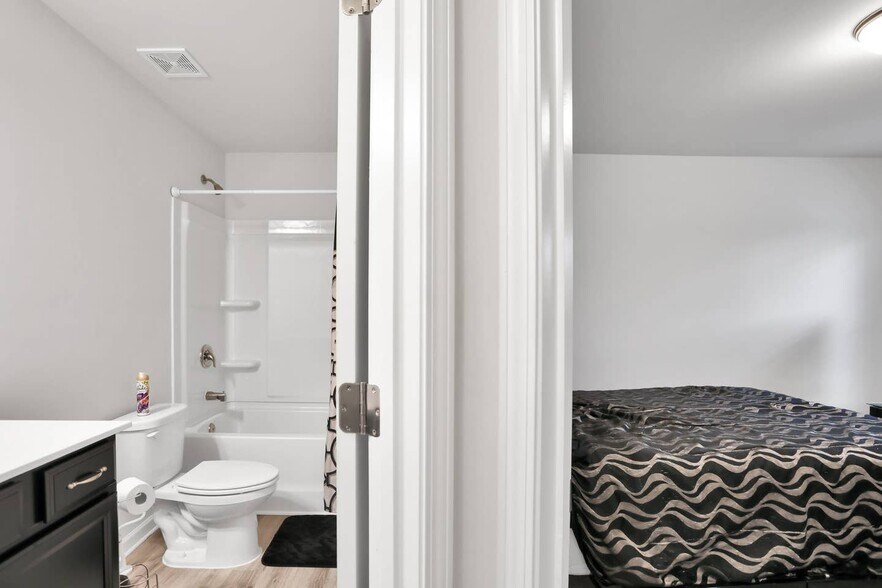 Building Photo - 5512 Cascade Run