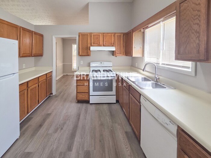 Building Photo - 5900 Homestead Cir