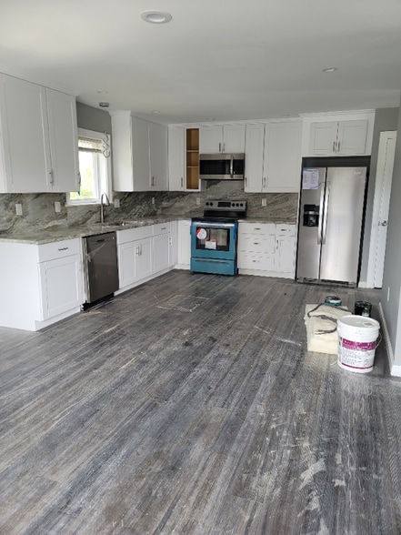 Building Photo - 225 Lakeside Ave